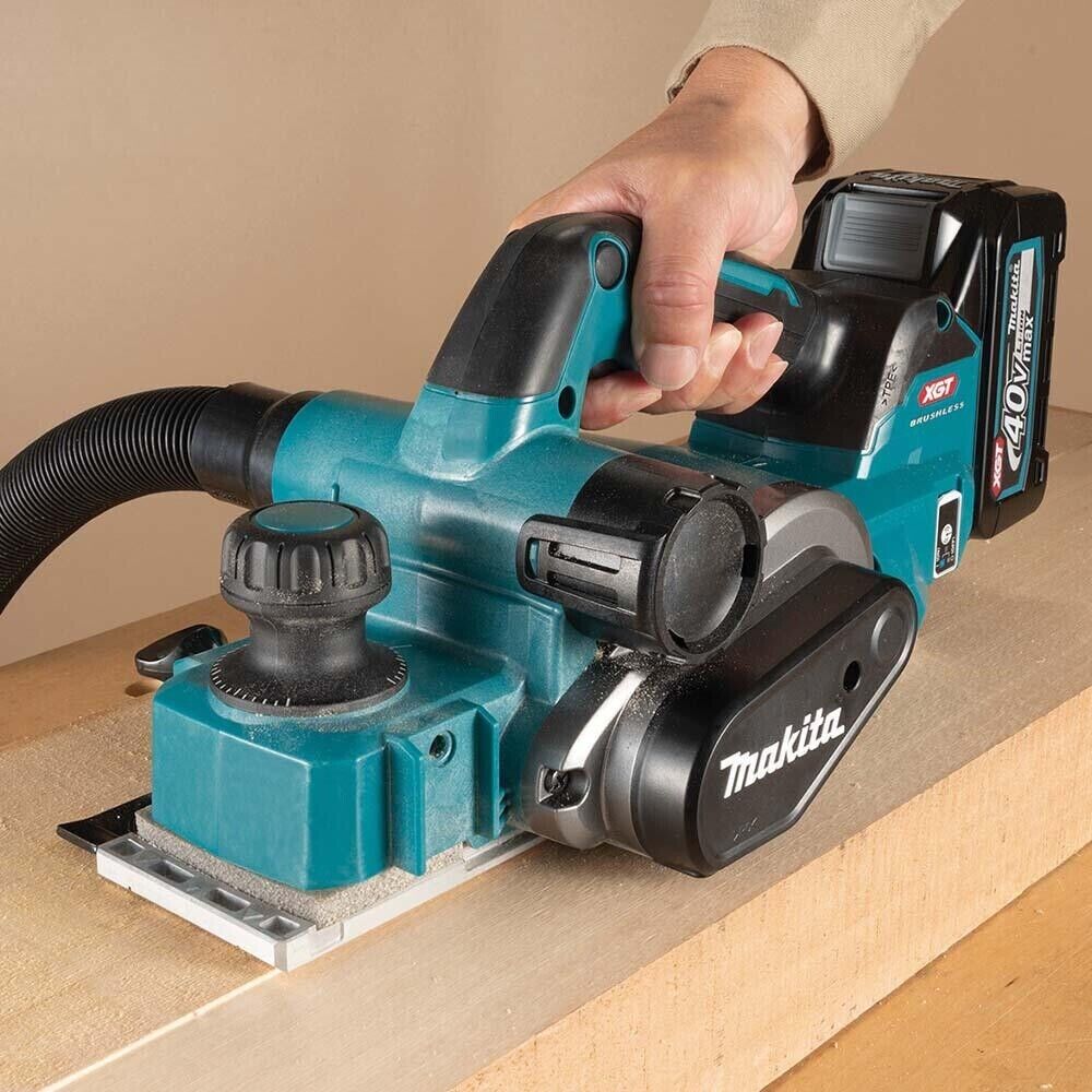 Rabot Makita KP001GZ03 40V MAX XGT AWS sans balais 82 mm dans mallette de transport Makpac Or