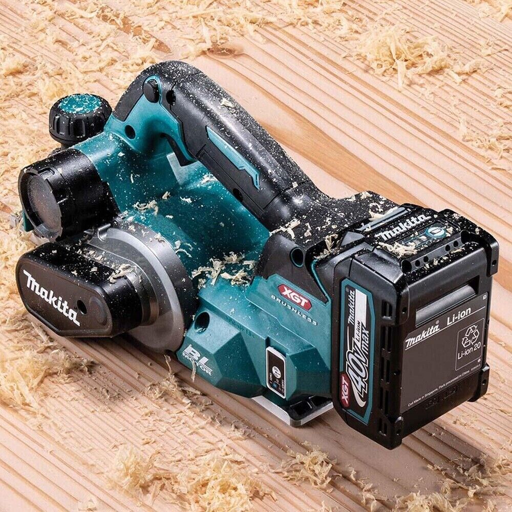 Rabot Makita KP001GZ03 40V MAX XGT AWS sans balais 82 mm dans mallette de transport Makpac Or