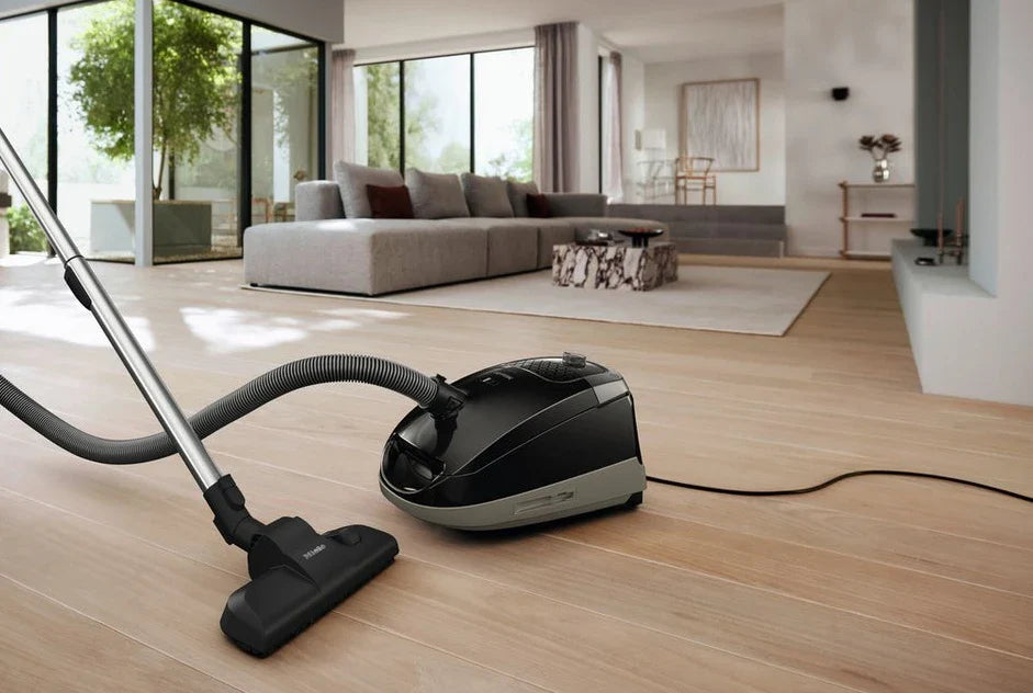 Aspirateur traîneau MIELE Guard S1, 890W, filtre AirClean, rayon d'action de 10m